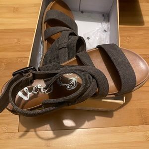 ❤️‍🔥 Very G Jayla sandals new with box!